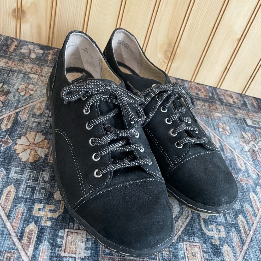 B.O.C. Women’s Black Leather Sneakers Size 9